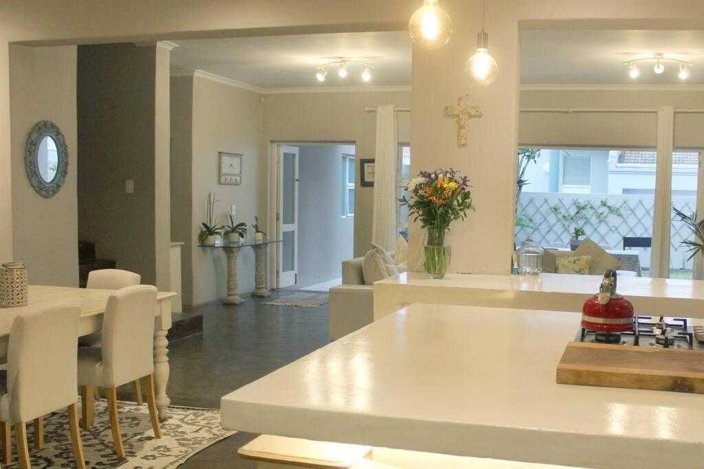 Holiday home Sea Breeze In Melkbosstrand,