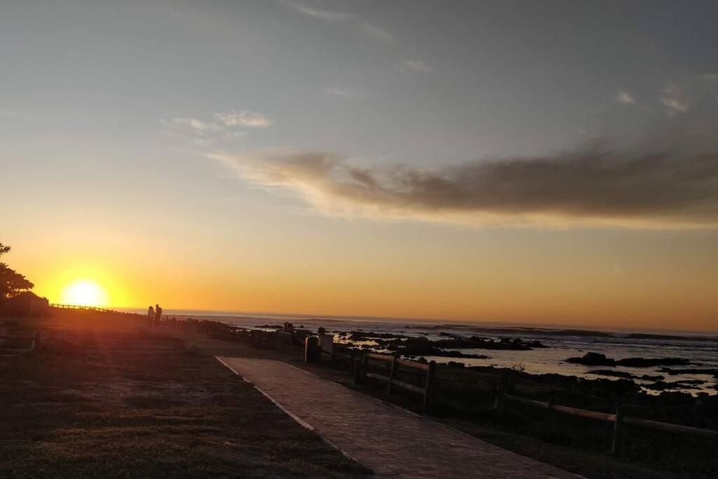 Sea Breeze In Melkbosstrand,