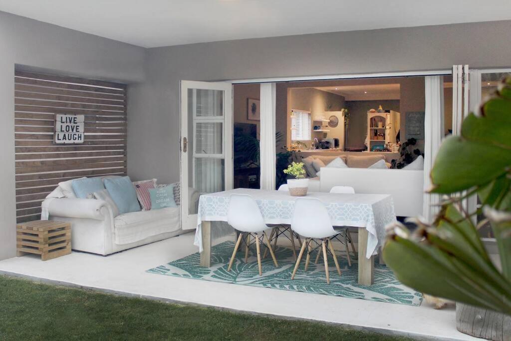 Sea Breeze In Melkbosstrand, Holiday home *