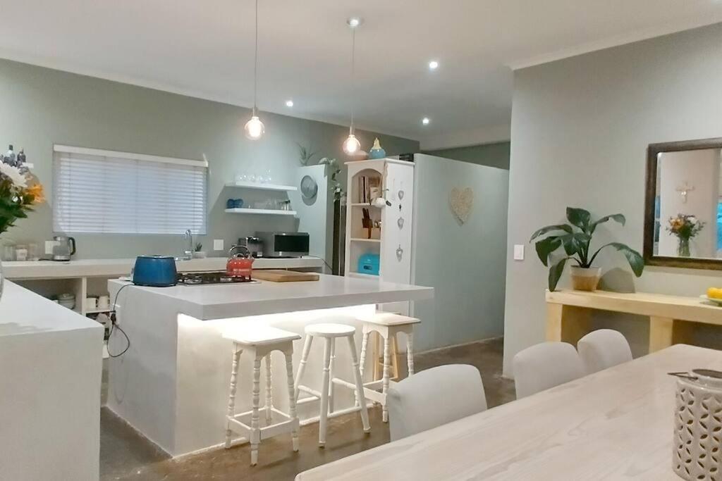 Sea Breeze In Melkbosstrand, Holiday home Cape Town