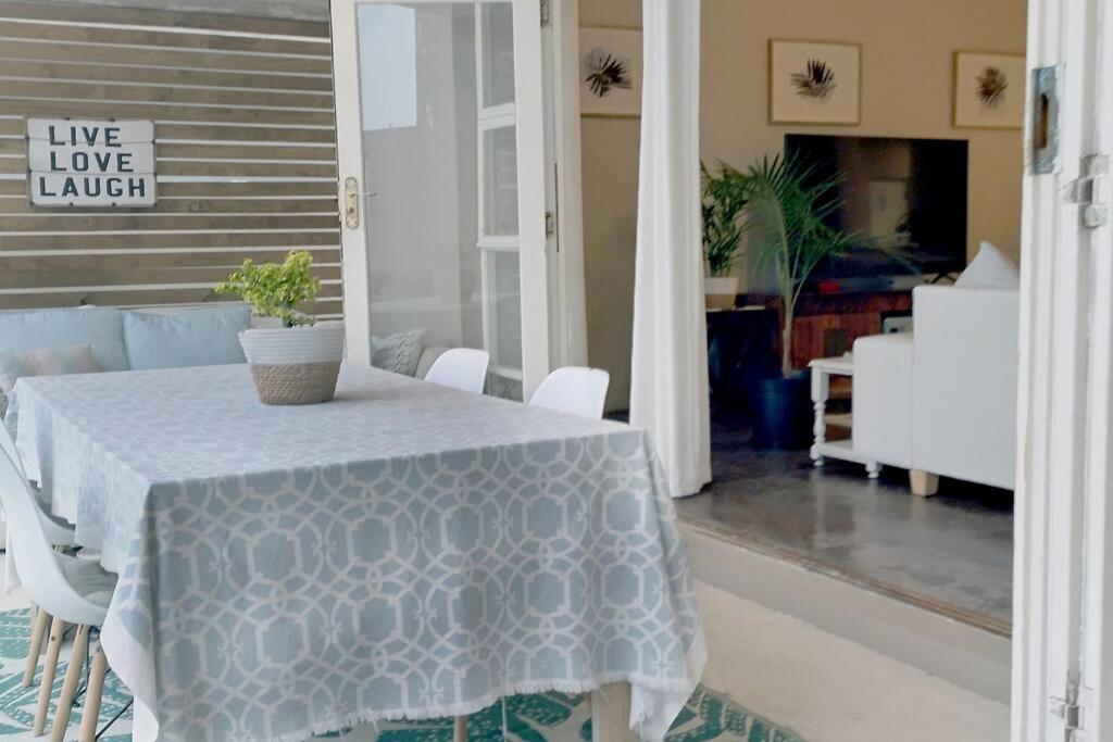 Sea Breeze In Melkbosstrand, Holiday home *