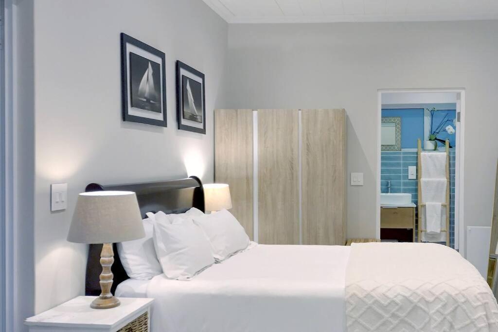 Sea Breeze In Melkbosstrand, *