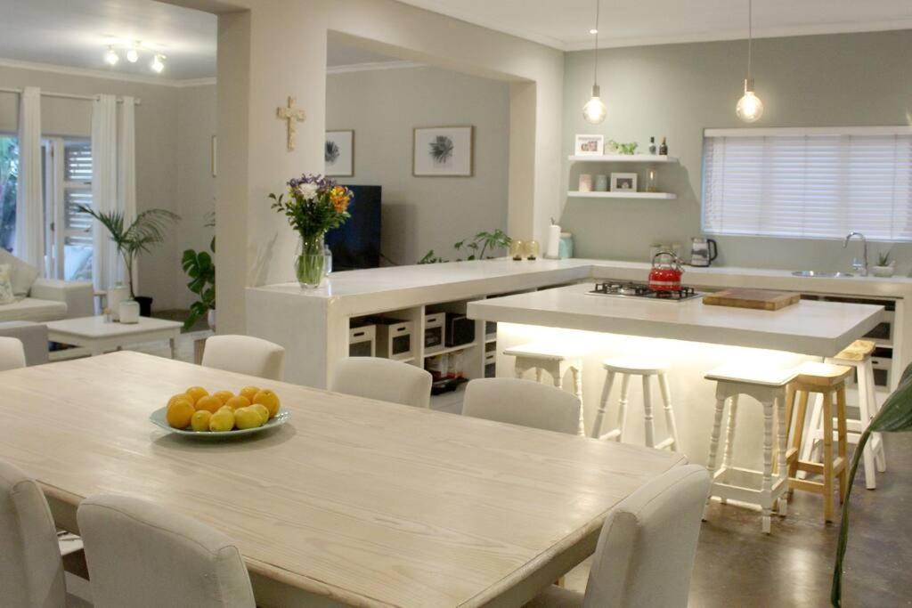 Sea Breeze In Melkbosstrand, Holiday home